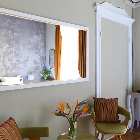 House Of Frames Bed & Breakfast *